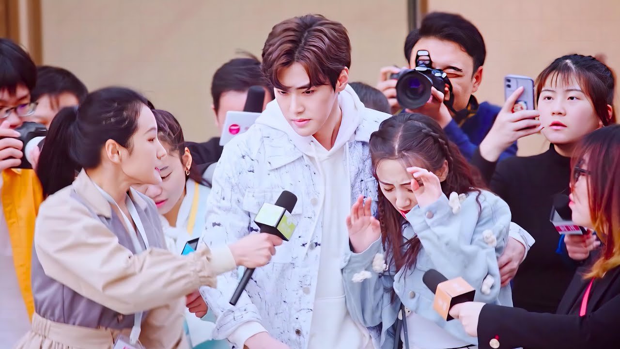 Arrogant Famous Pop Star Cross Path With A Cute And.jpg